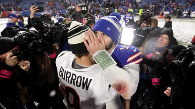 joe josh hug buf cin